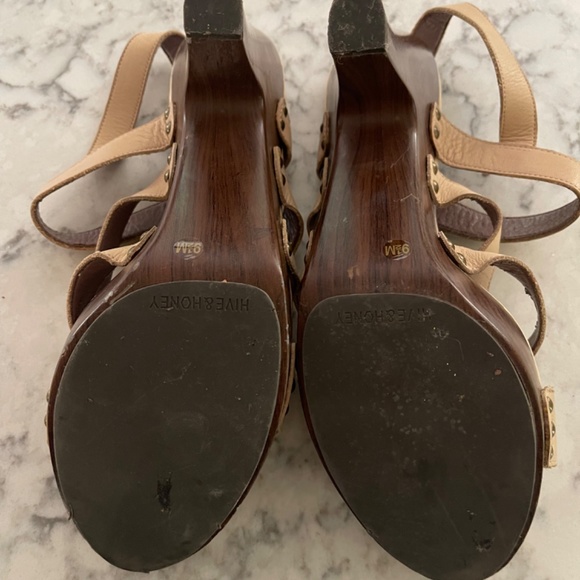 Hive and Honey high heel shoes.  Size 9.5. Color tan. - Picture 5 of 7